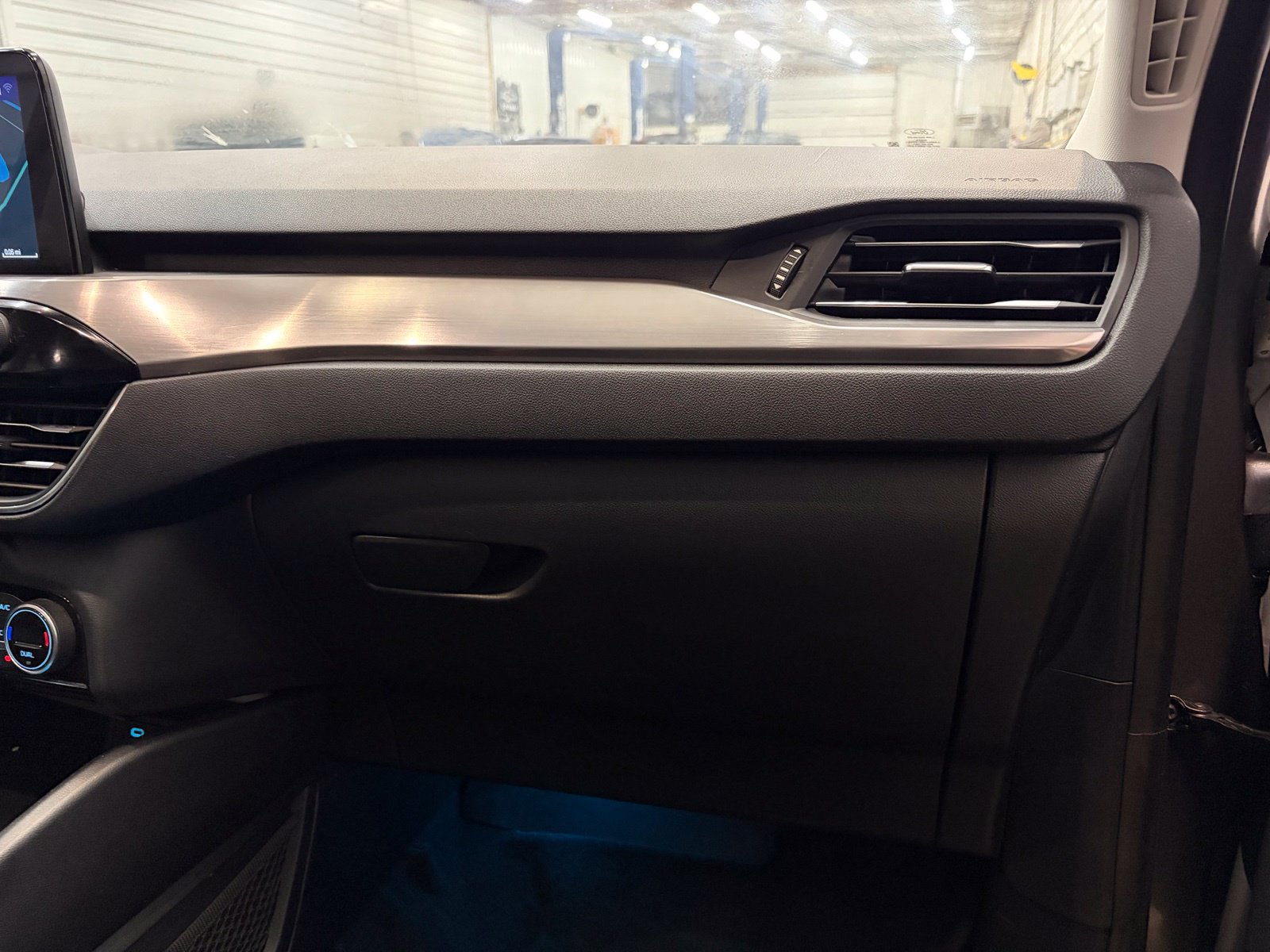 Used 2021 Ford Escape Titanium AWD/4WD image 29