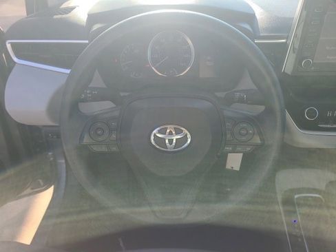 Used 2021 Toyota Corolla LE image 19