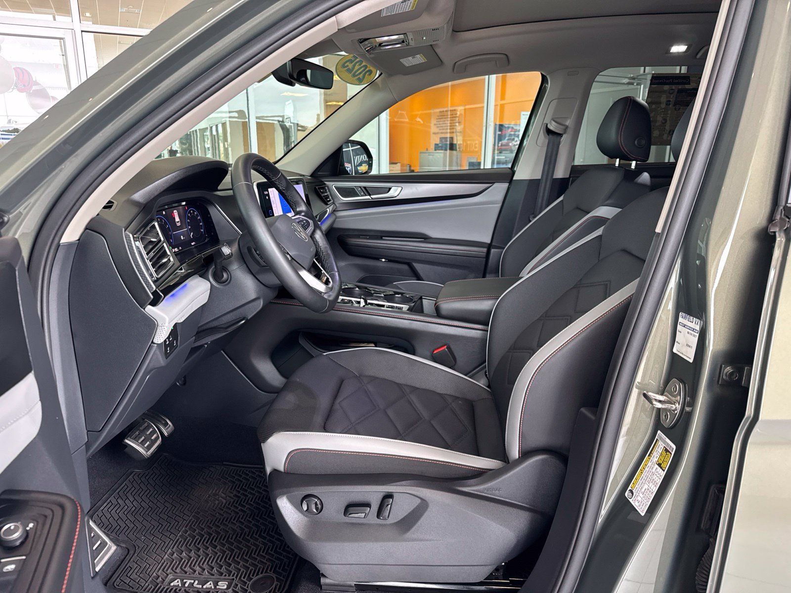 Used 2025 Volkswagen Atlas Peak Edition SE AWD/4WD image 26