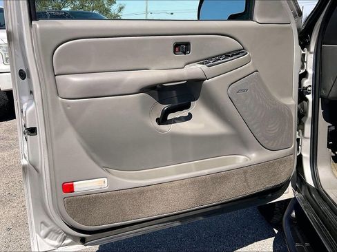 Used 2004 GMC Yukon XL SLT w/ Preferred Equipment Group image 16