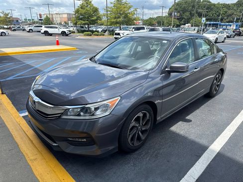 Used 2017 Honda Accord EX-L image 3
