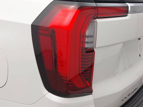 Used 2025 GMC Yukon Denali w/ Sun & Power Step Package AWD/4WD image 39