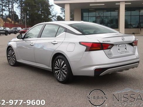 Used 2024 Nissan Altima 2.5 SV image 5
