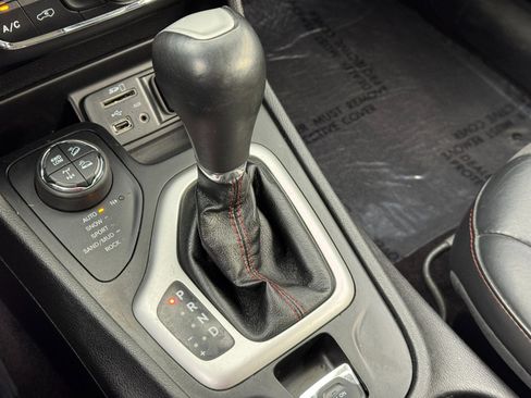 Used 2017 Jeep Cherokee Trailhawk w/ Cold Weather Group image 29