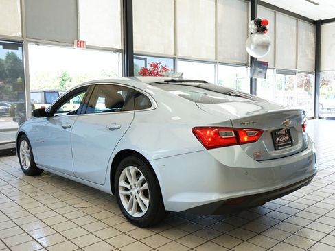 Used 2018 Chevrolet Malibu LT w/ Driver Confidence Package FWD image 4