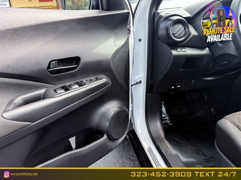Used 2019 Nissan Kicks S FWD image 12