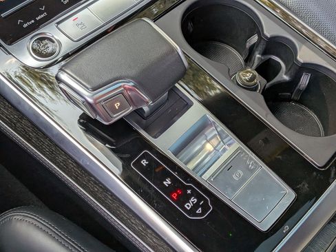 Used 2022 Audi Q8 Prestige w/ Prestige Package image 11