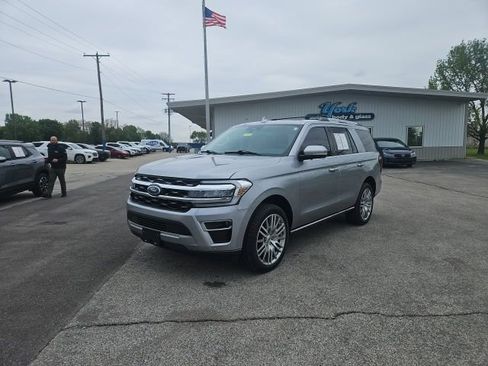 Used 2024 Ford Expedition Limited AWD/4WD image 2