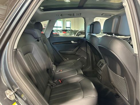 Used 2020 Audi Q5 e Premium Plus w/ Premium Plus Package image 38
