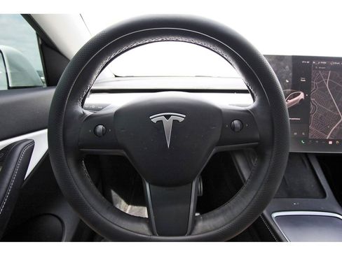 Used 2022 Tesla Model Y Performance AWD/4WD image 13