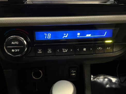 Used 2015 Toyota Corolla LE image 32