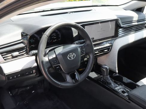 Used 2025 Toyota Camry XLE FWD image 21