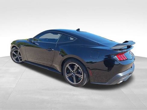 Used 2025 Ford Mustang Coupe RWD image 5