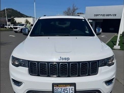 Used 2017 Jeep Grand Cherokee Limited image 2