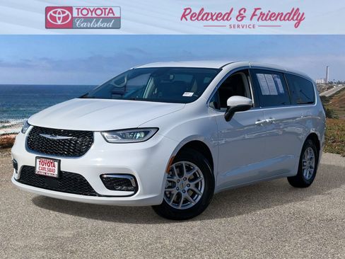 Used 2023 Chrysler Pacifica Touring-L image 1
