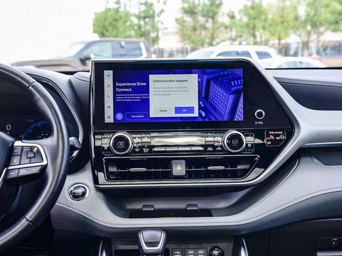 Used 2023 Toyota Highlander Platinum image 16