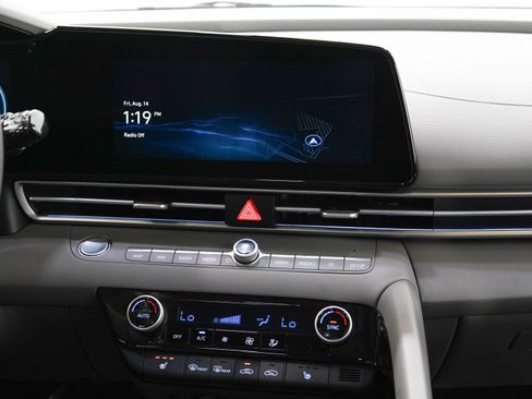 Used 2025 Hyundai Elantra SEL FWD image 15