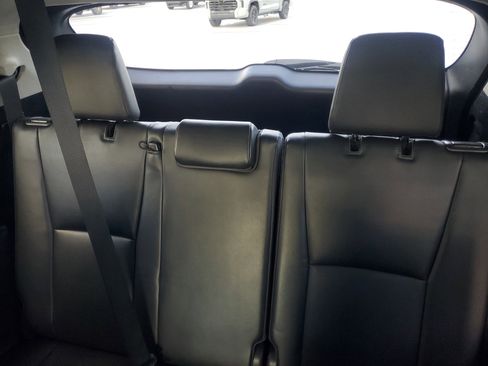 Used 2023 Toyota Highlander XLE FWD image 15