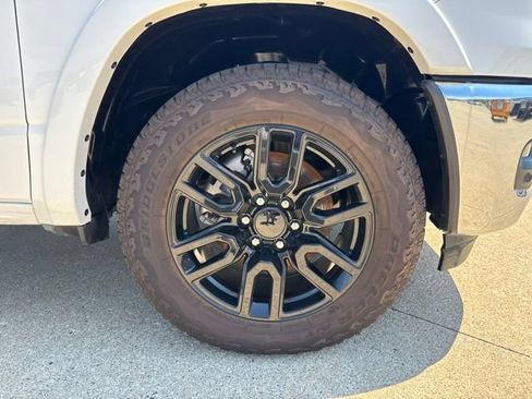Used 2025 RAM 1500 Big Horn AWD/4WD image 9