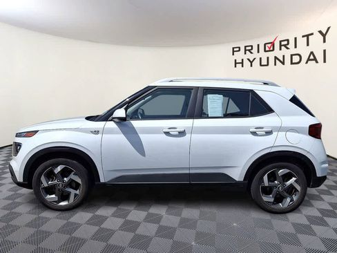 Used 2022 Hyundai Venue SEL w/ Cargo Package image 7