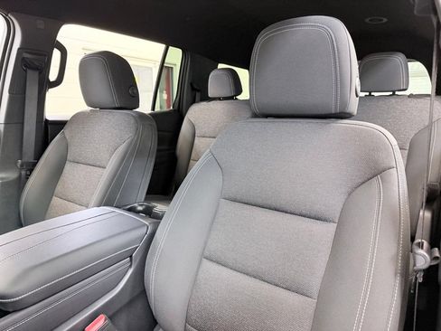 Used 2025 Chevrolet Traverse LT FWD image 16