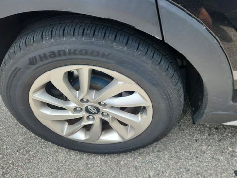 Used 2017 Hyundai Tucson SE w/ SE Popular Package 02 AWD/4WD image 3