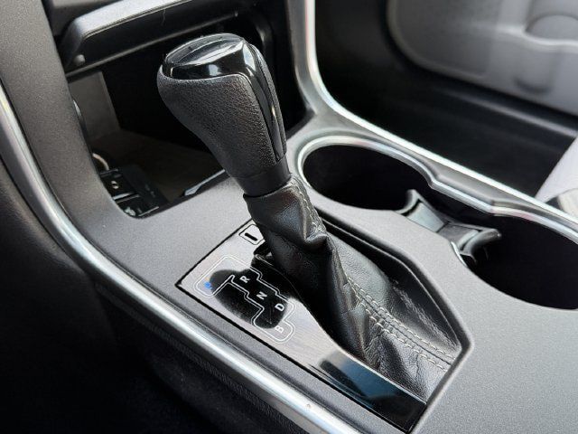 Used 2017 Toyota Camry SE w/ Moonroof Package FWD image 18