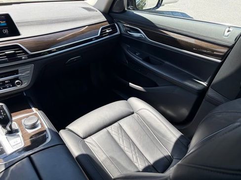 Used 2022 BMW 740i xDrive AWD/4WD image 35