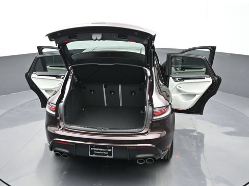 Certified 2026 Porsche Macan AWD/4WD image 30