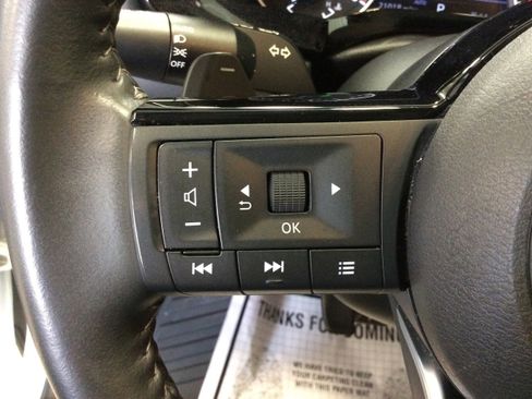 Used 2024 Nissan Pathfinder SL w/ Black Appearance Package image 21