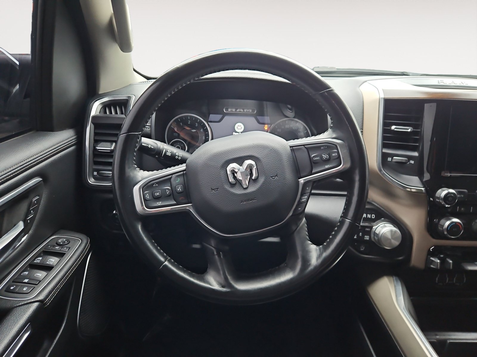 Used 2022 RAM 1500 Laramie AWD/4WD image 12