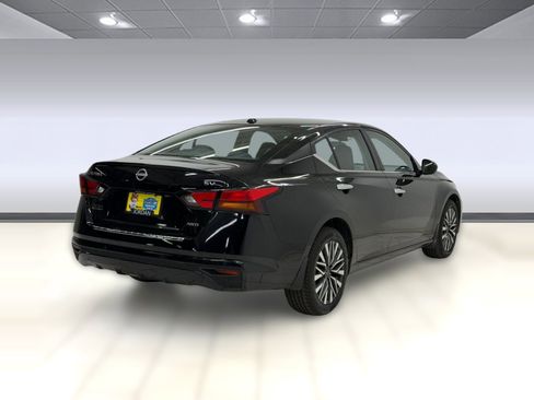 Used 2023 Nissan Altima 2.5 SV AWD/4WD image 7