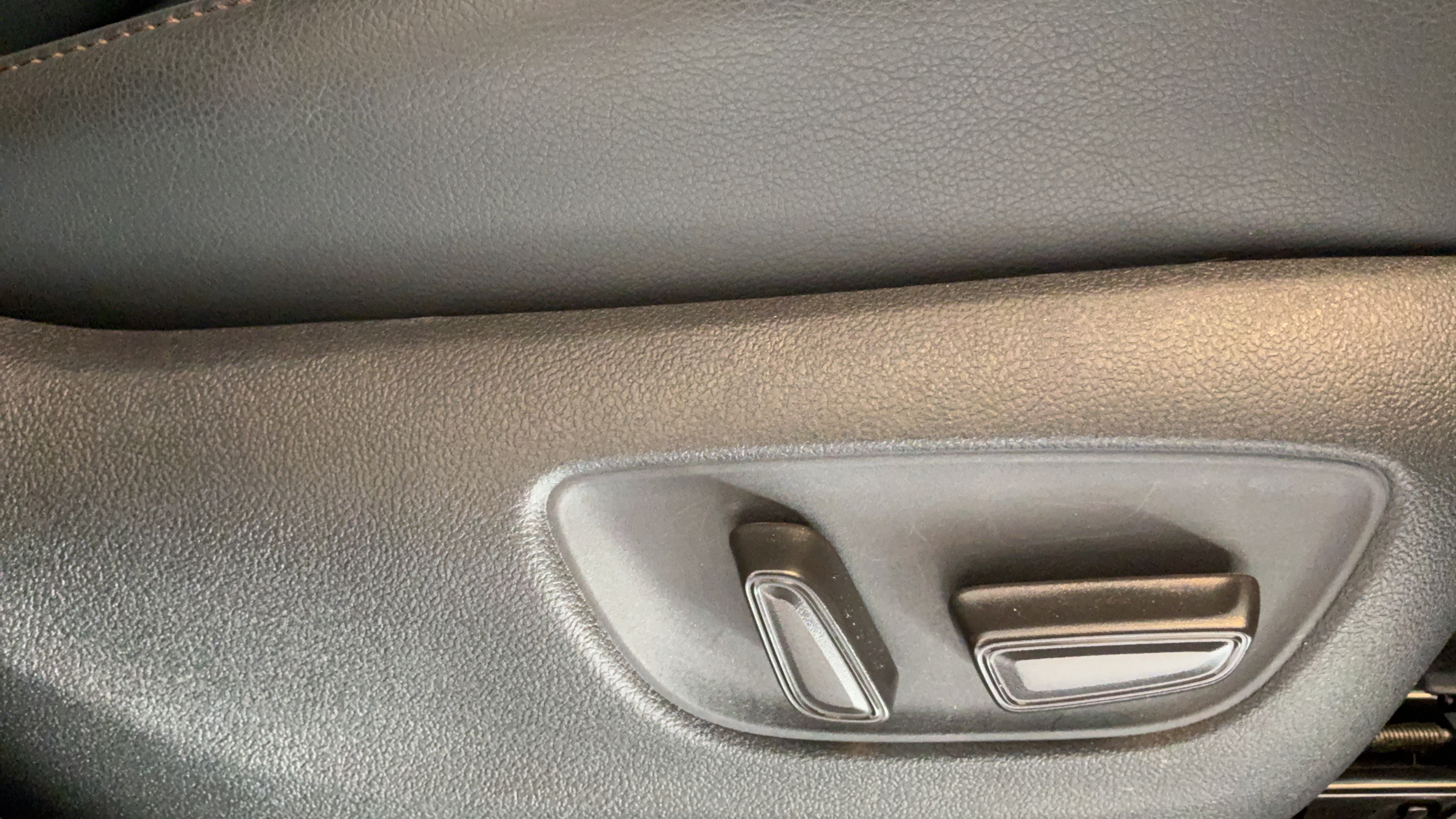 Certified 2025 Toyota Sienna Limited AWD/4WD image 38