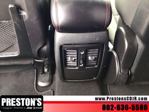Used 2025 Dodge Durango GT AWD/4WD image 31