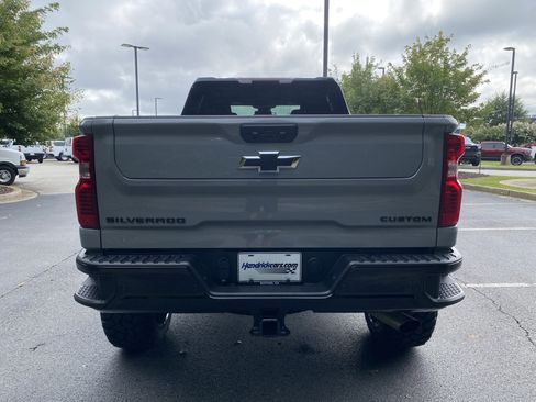 Used 2025 Chevrolet Silverado 2500 Custom w/ Custom Value Package AWD/4WD image 8