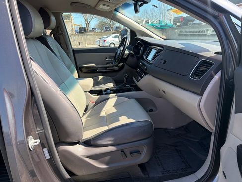 Used 2015 Kia Sedona SX image 16
