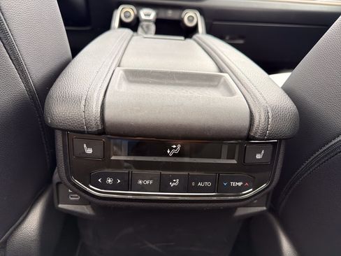 Used 2024 Toyota Grand Highlander AWD Hybrid image 25