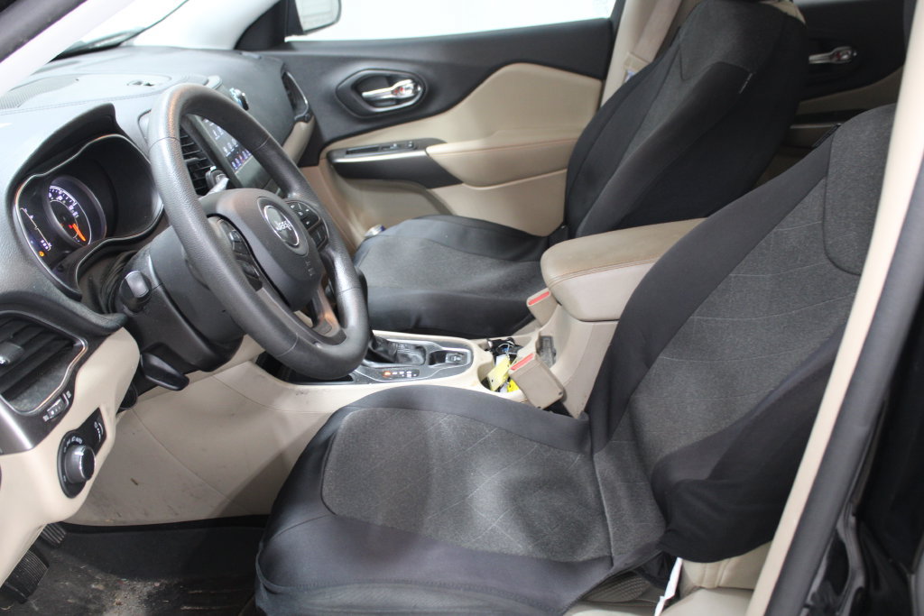 Used 2020 Jeep Cherokee Latitude FWD image 25