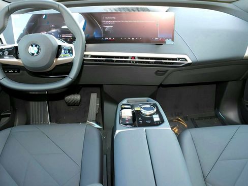 New 2026 BMW iX xDrive60 w/ Premium Package image 16