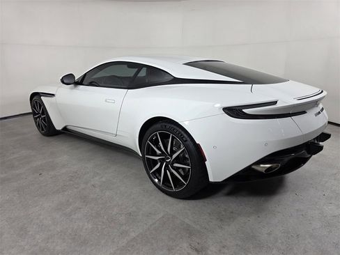Used 2023 Aston Martin DB11 Coupe image 6