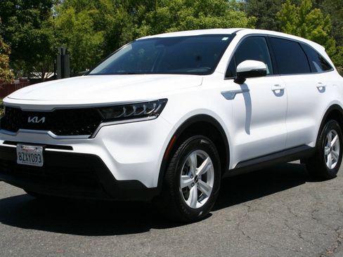 Used 2022 Kia Sorento LX AWD/4WD image 9