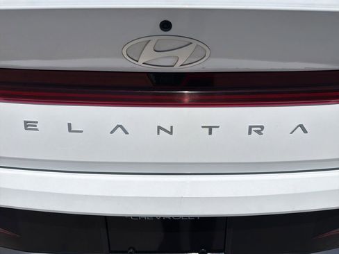 Used 2025 Hyundai Elantra Limited FWD image 16