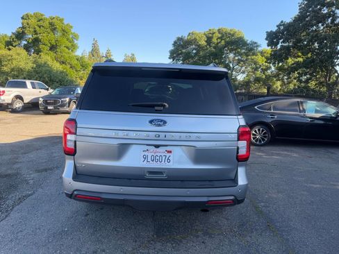 Used 2024 Ford Expedition XLT image 4