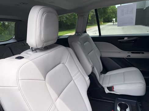 Used 2026 Lincoln Aviator AWD image 20