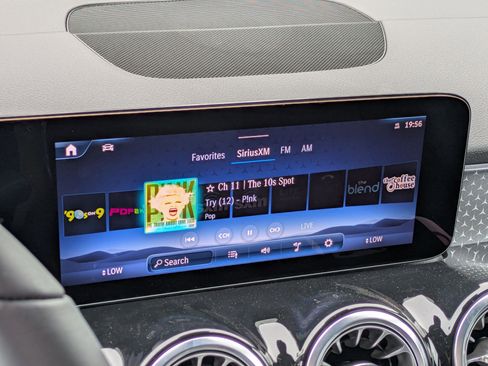 New 2025 Mercedes-Benz GLB 250 image 24