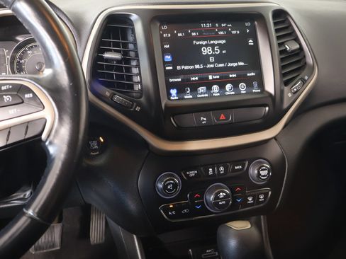 Used 2016 Jeep Cherokee Latitude w/ Comfort/Convenience Group AWD/4WD image 5