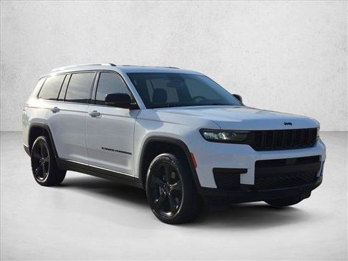 Used 2023 Jeep Grand Cherokee L Altitude AWD/4WD image 3