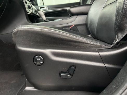 Used 2018 Jeep Grand Cherokee Limited image 24