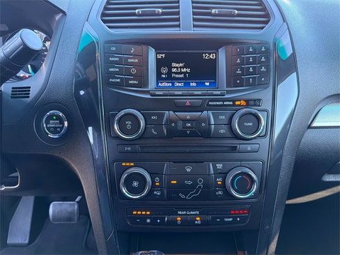Used 2017 Ford Explorer XLT image 36