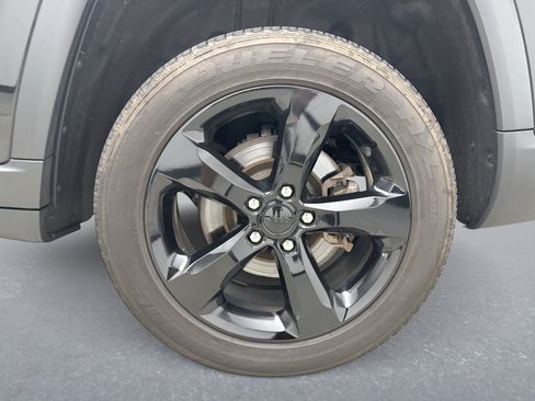 Used 2023 Jeep Grand Cherokee L Laredo AWD/4WD image 22